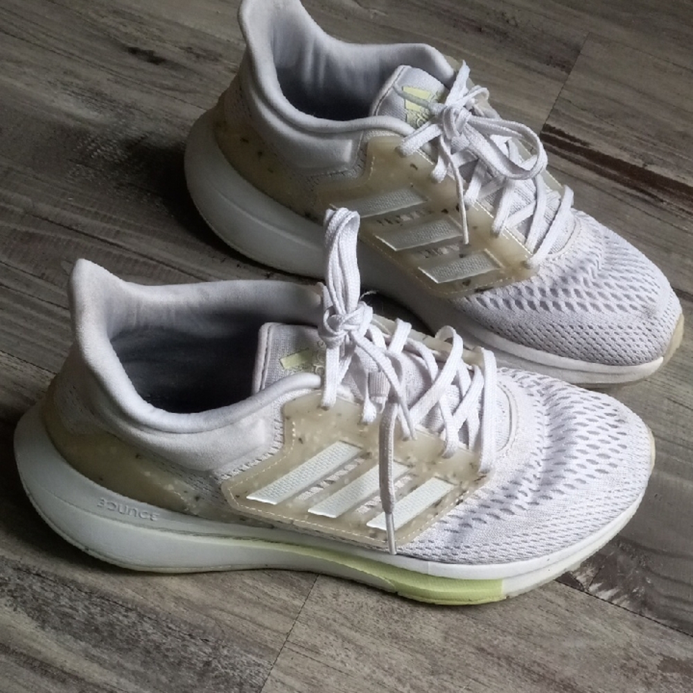 Adidas Women's Runing Sneaker White Athletic Sneakers Size 8